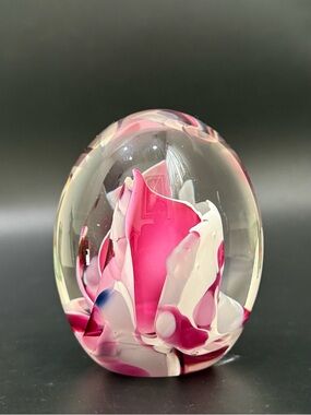 Vintage Joanne Andrighetti Signed Pink & White Swirl Art Glass Egg Paperweight